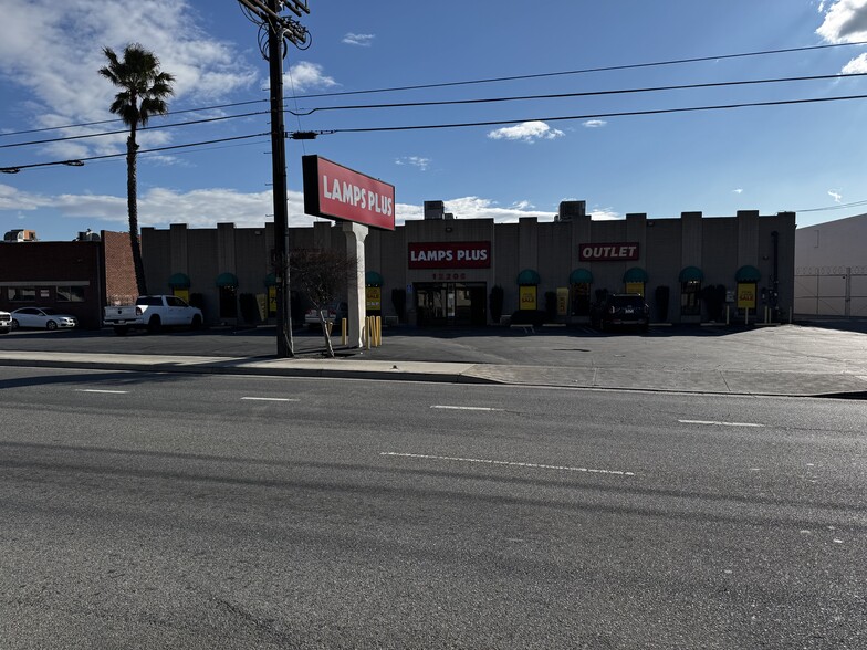 12208 Sherman Way, North Hollywood, CA en alquiler - Foto del edificio - Imagen 1 de 1