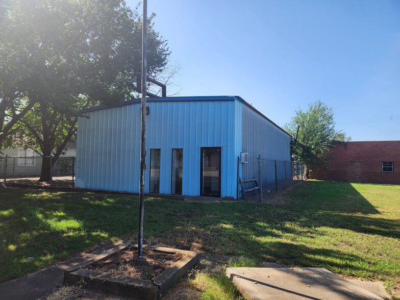 315 W Moses St, Cushing, OK en alquiler - Foto del edificio - Imagen 1 de 5