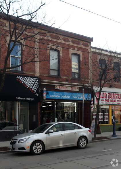 741 Queen St E, Toronto, ON en alquiler - Foto del edificio - Imagen 2 de 3