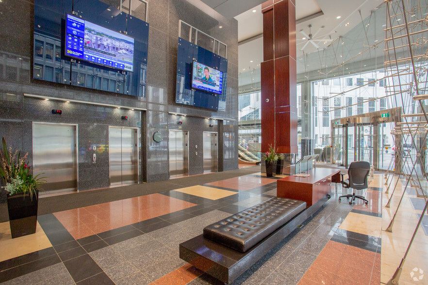 332 6th Ave SW, Calgary, AB en alquiler - Lobby - Imagen 2 de 8