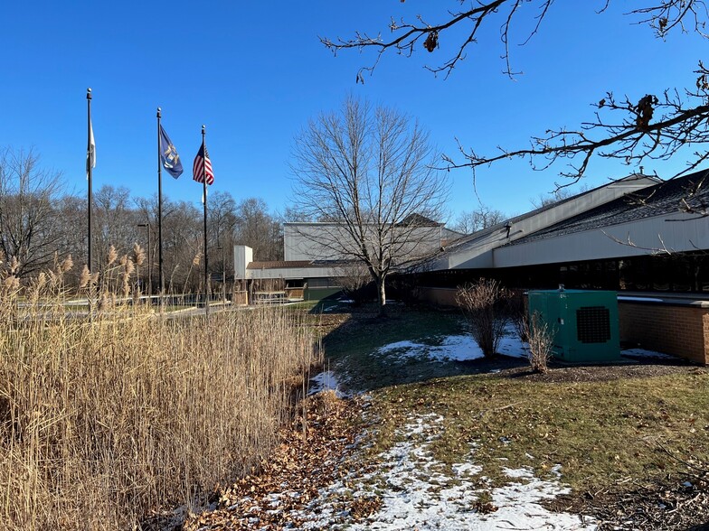 5111 Venture Dr, Ann Arbor, MI en alquiler - Foto del edificio - Imagen 3 de 13