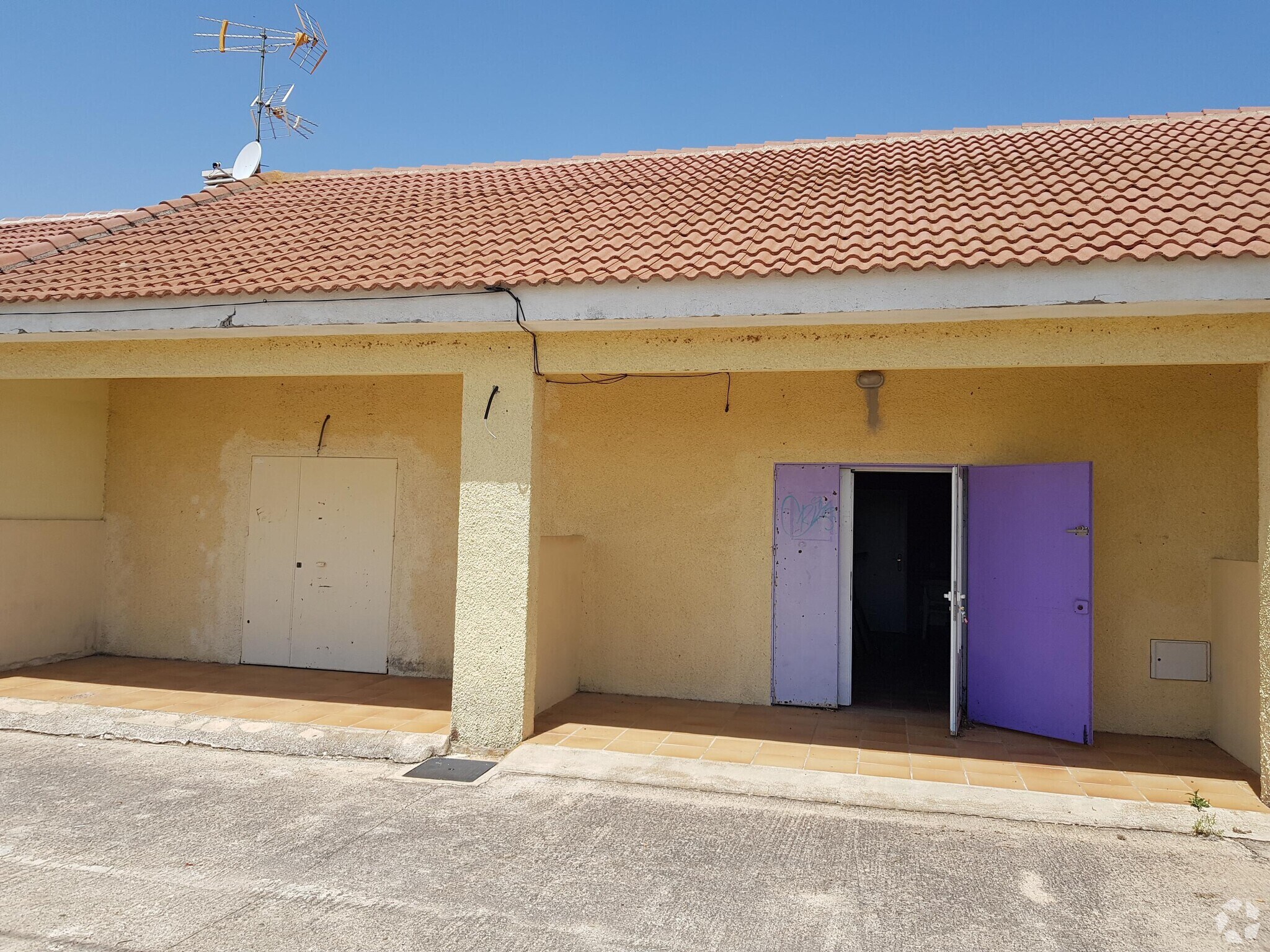 Local en Trijueque, Guadalajara en venta Foto del interior- Imagen 1 de 2