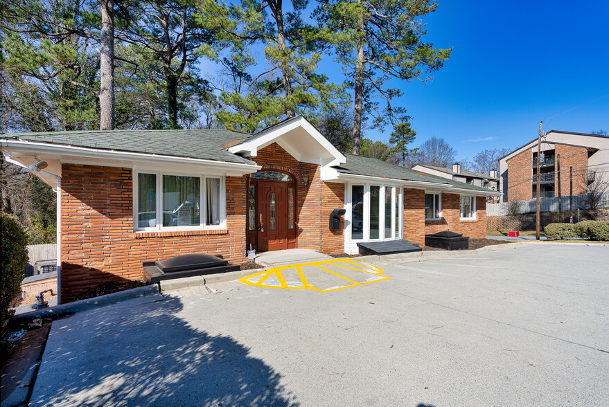 3136 Clairmont Rd NE, Brookhaven, GA en venta - Foto del edificio - Imagen 2 de 25