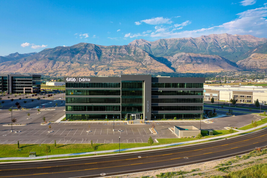 1333 S Valley Grove Way, Pleasant Grove, UT en alquiler - Foto del edificio - Imagen 2 de 30