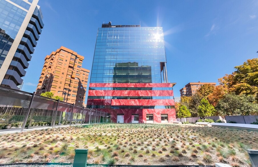 Avenida Burgos, 19, Madrid, Madrid en alquiler - Foto del edificio - Imagen 3 de 5