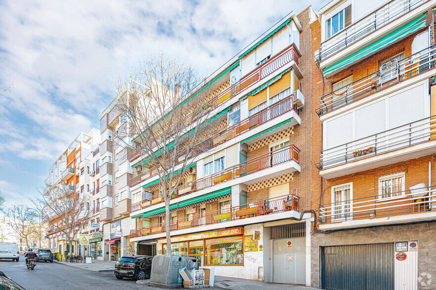 Calle Lago Constanza, 7, Madrid, Madrid en venta - Foto del edificio - Imagen 2 de 2