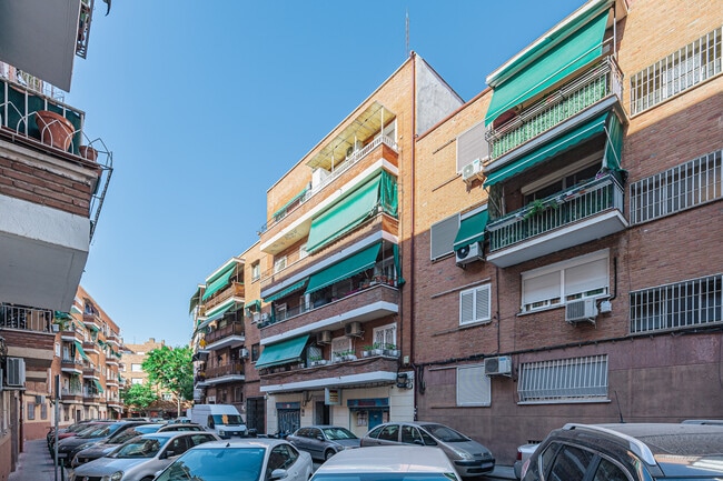 Más detalles de Calle de Jabiru, 8, Madrid - Edificio residencial​ en venta