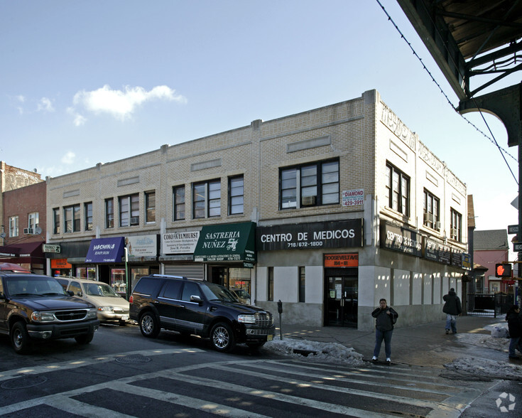 104-01 Roosevelt Ave, Corona, NY en alquiler - Foto principal - Imagen 1 de 3