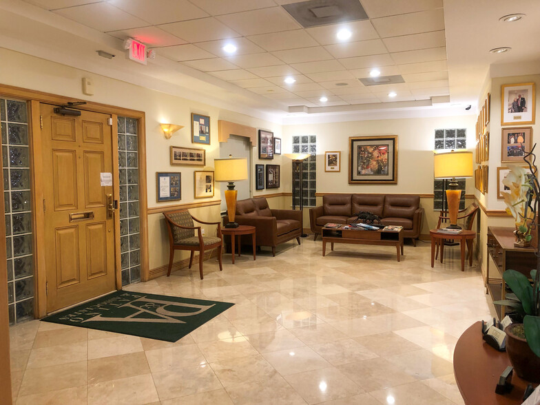 113 Almeria Ave, Coral Gables, FL en venta - Foto del edificio - Imagen 3 de 7