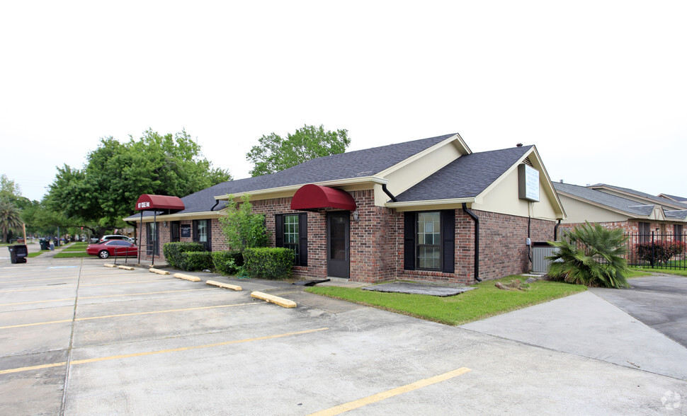 617 Cole St, Webster, TX en venta - Foto del edificio - Imagen 2 de 10