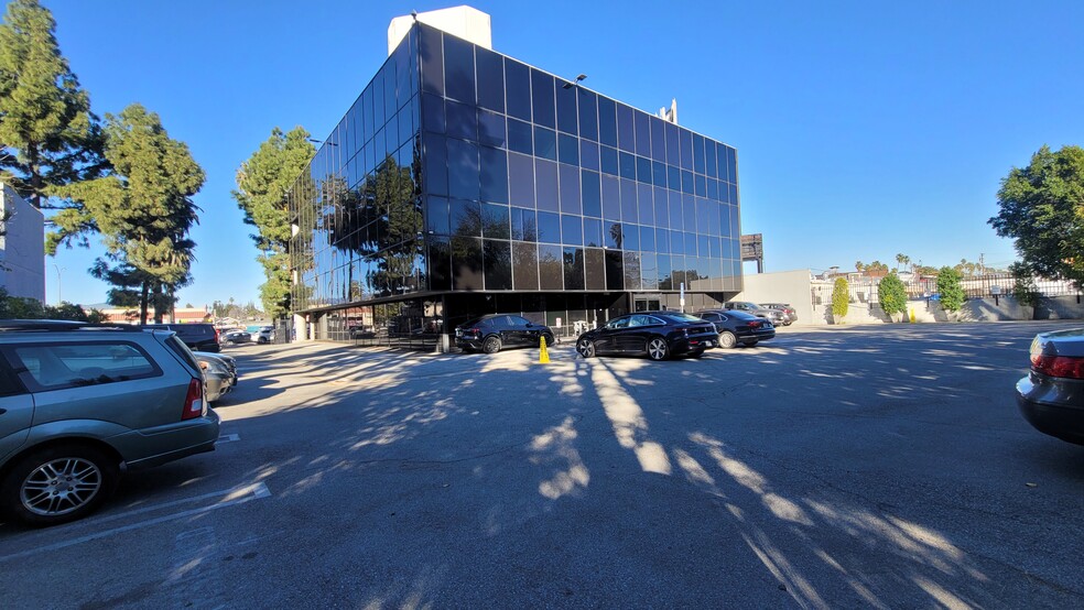 17742-17750 Sherman Way, Reseda, CA en alquiler - Foto del edificio - Imagen 1 de 27