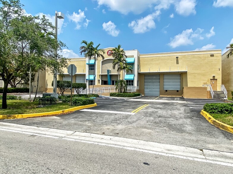 11355 NW 34th St, Miami, FL en alquiler - Foto del edificio - Imagen 2 de 8