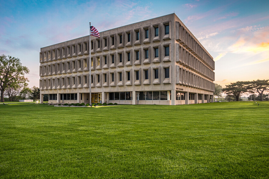 5000 Westown Pky, West Des Moines, IA en alquiler - Foto del edificio - Imagen 3 de 9