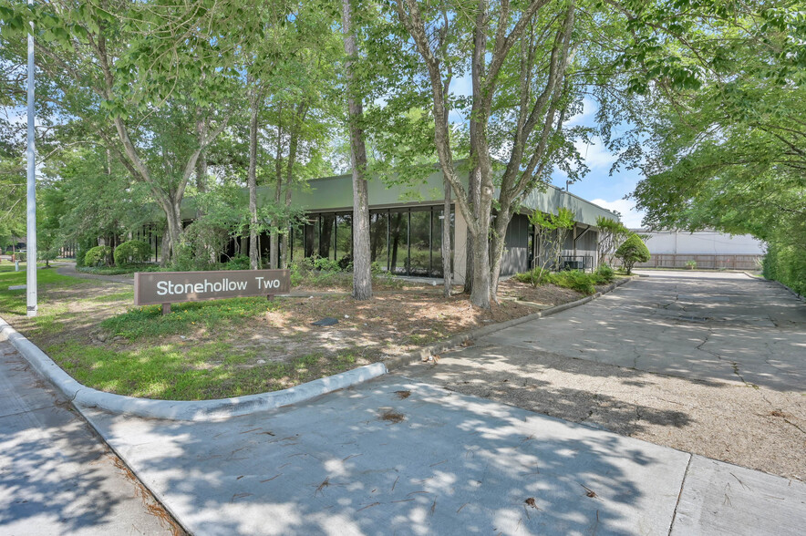 1380 Stonehollow Dr, Humble, TX en venta - Foto del edificio - Imagen 1 de 28