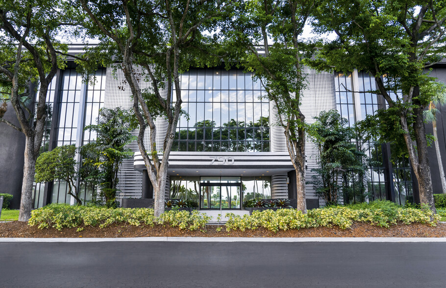 760 NW 107th Ave, Miami, FL en alquiler - Foto del edificio - Imagen 1 de 2