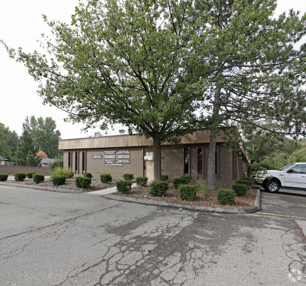 10533-10535 Farmington Rd, Livonia, MI en alquiler - Foto del edificio - Imagen 2 de 3