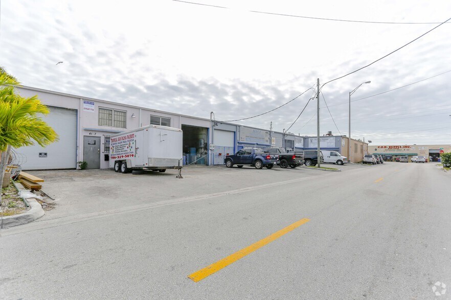 4125 E 10th Ct, Hialeah, FL en venta - Foto del edificio - Imagen 3 de 11