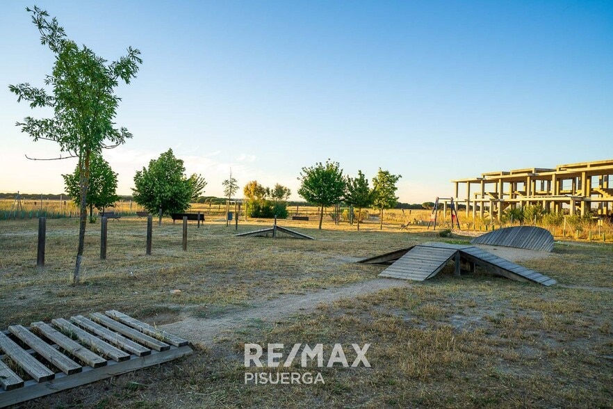 Avenida de las Navas, 50, Aldeamayor de San Martín, Valladolid en venta - Foto del edificio - Imagen 3 de 20