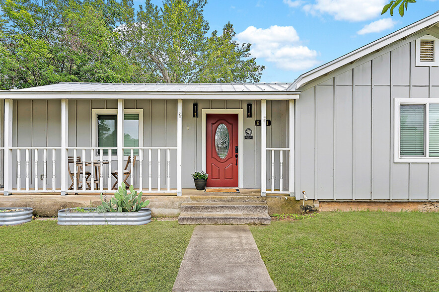 601 W Cypress, Johnson City, TX en venta - Foto principal - Imagen 1 de 38