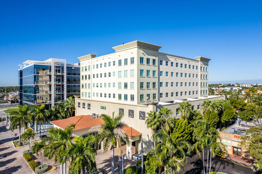 3363 NE 163rd St, North Miami Beach, FL en alquiler - Foto del edificio - Imagen 1 de 8