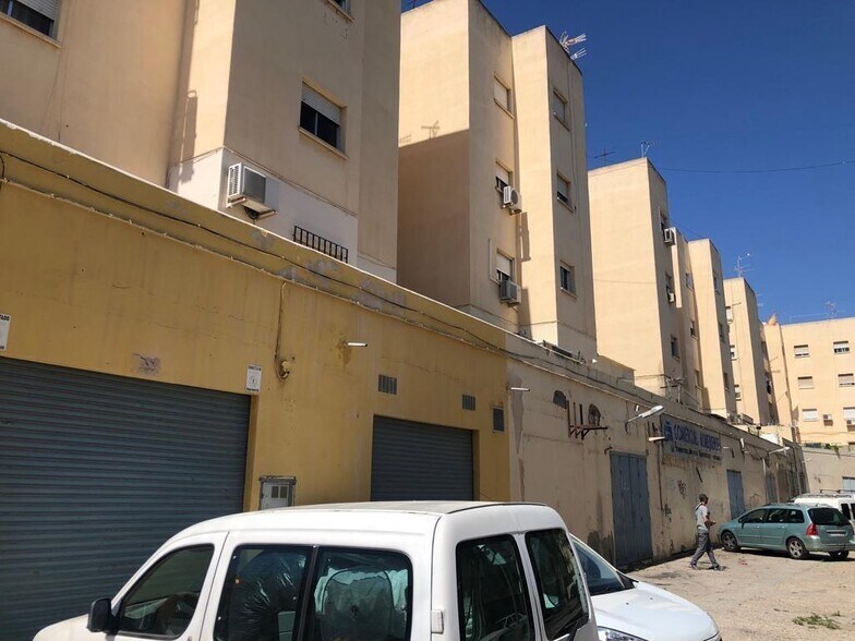 Local en Almería en venta - Foto del edificio - Imagen 2 de 8