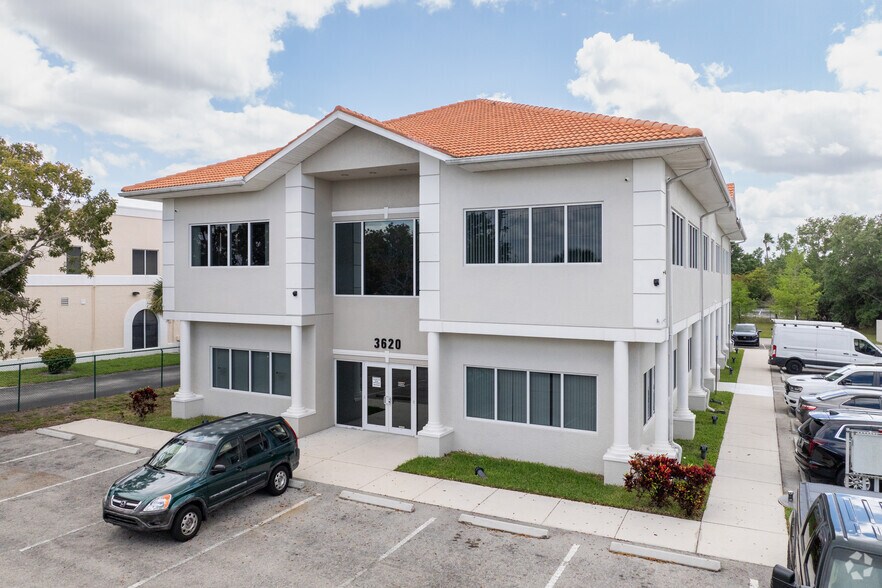 3620 Colonial Blvd, Fort Myers, FL en alquiler - Foto del edificio - Imagen 1 de 8