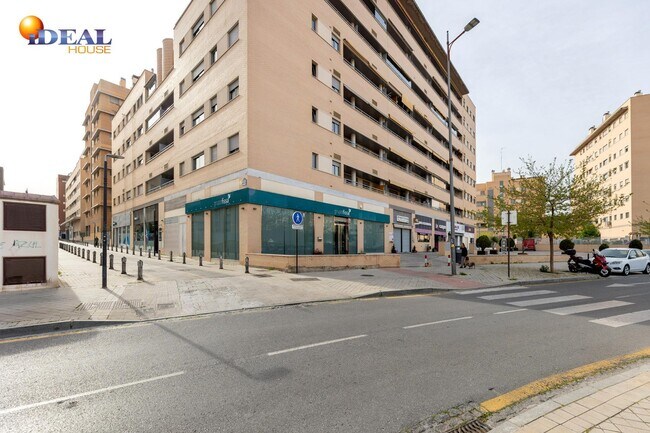 Más detalles de Avenida Ilustración, 87, Granada - Local en venta