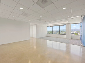 11111 Santa Monica Blvd, Los Angeles, CA en alquiler Foto del interior- Imagen 1 de 9