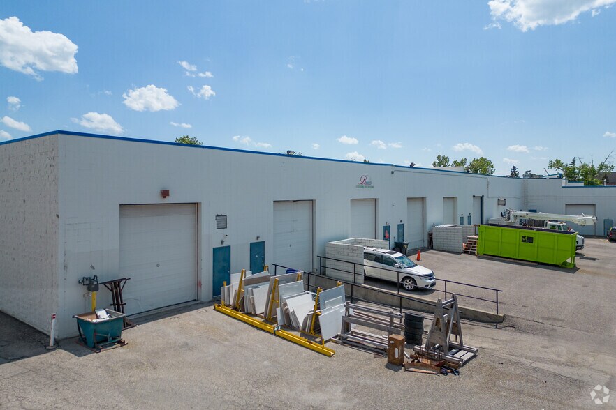 1530 27th Ave NE, Calgary, AB en alquiler - Foto del edificio - Imagen 3 de 13