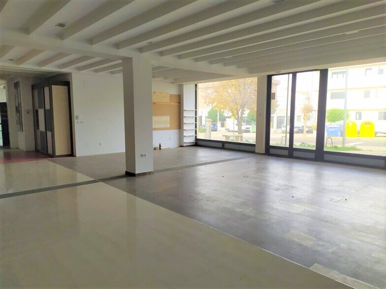 Local en Sahagún en venta - Foto del edificio - Imagen 3 de 19