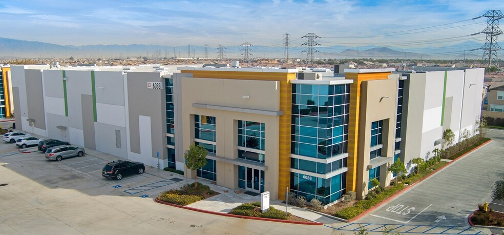 5984 Archibald Ave, Eastvale, CA en alquiler - Foto del edificio - Imagen 3 de 3