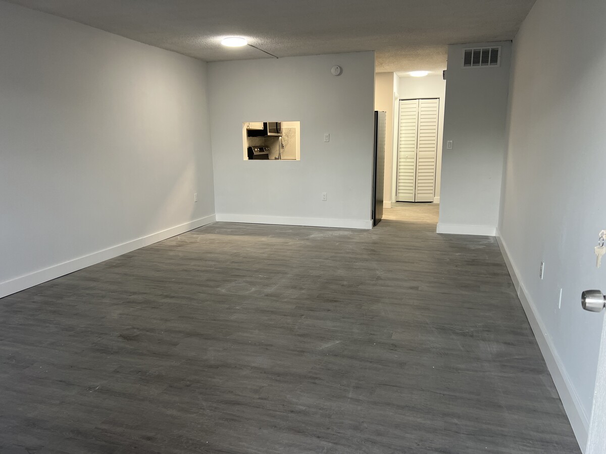 251-291 NW 177th St, Miami, FL 33169 - Unidad A124 B117 -  - Foto del interior - Image 1 of 10