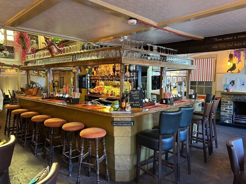 York Hl, Loughton en venta - Foto del edificio - Imagen 3 de 5