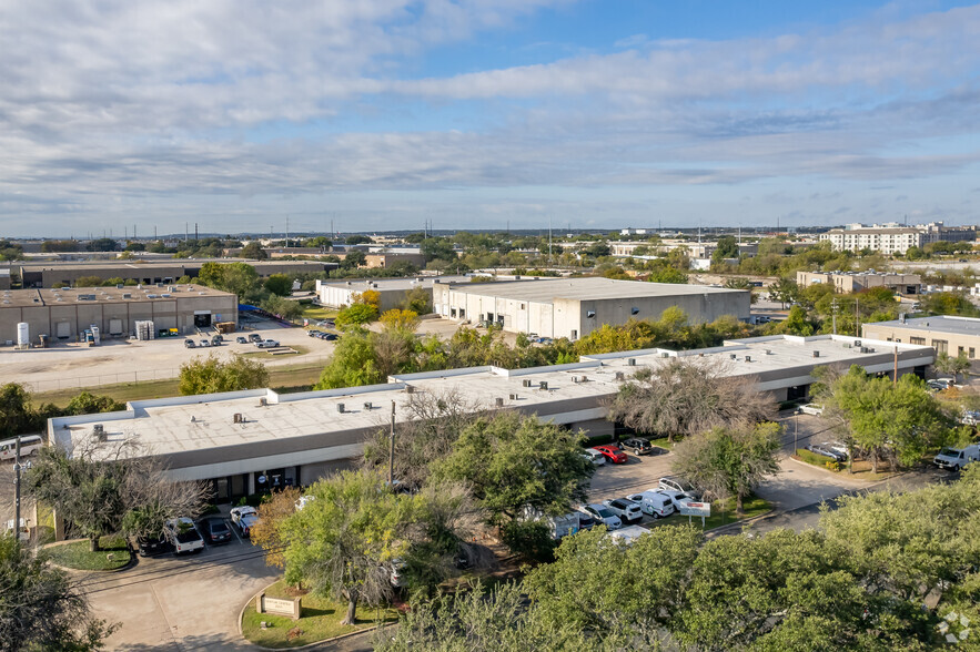 2201 Denton Dr, Austin, TX en alquiler - Foto del edificio - Imagen 2 de 4