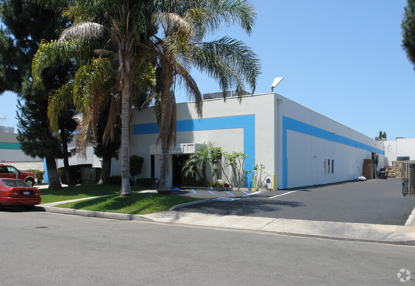 15591 Container Ln, Huntington Beach, CA en venta - Foto del edificio - Imagen 3 de 5