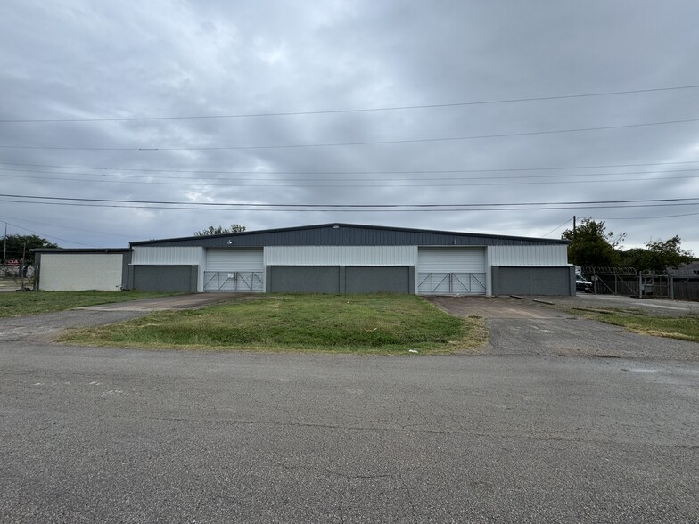 3136 Danieldale Rd, Lancaster, TX en alquiler - Foto del edificio - Imagen 1 de 3