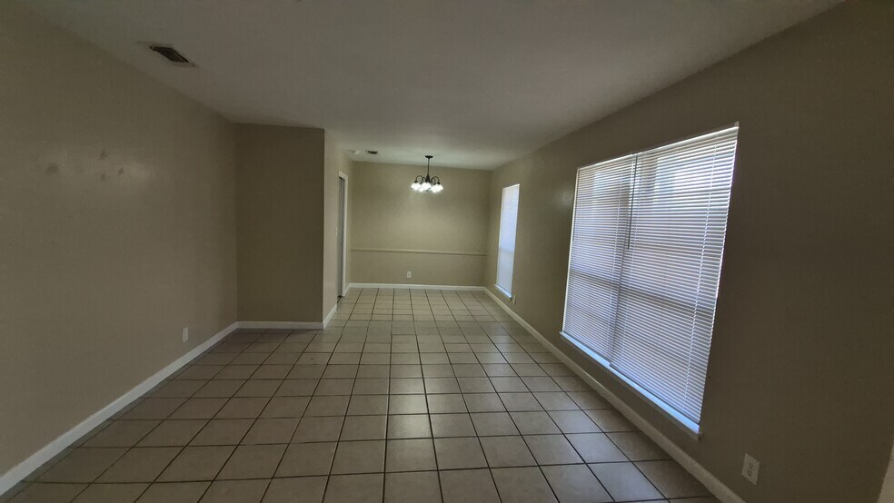 KC Rentals cartera de 5 inmuebles en venta en LoopNet.es - Foto del edificio - Imagen 2 de 11