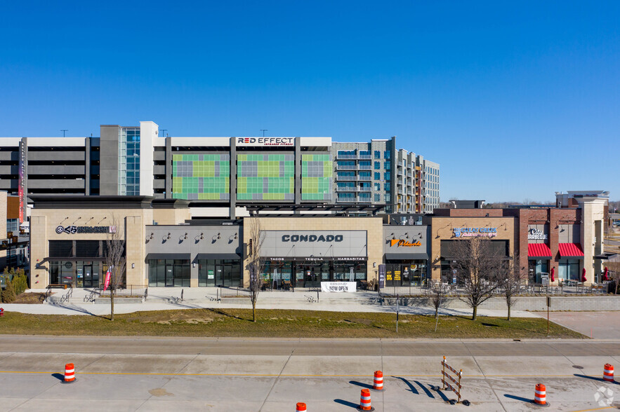 700-736 W Big Beaver Rd, Troy, MI en venta - Foto del edificio - Imagen 2 de 10