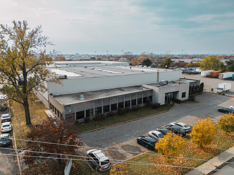 1415 32e Avenue, Montréal, QC en alquiler - Foto del edificio - Imagen 2 de 23