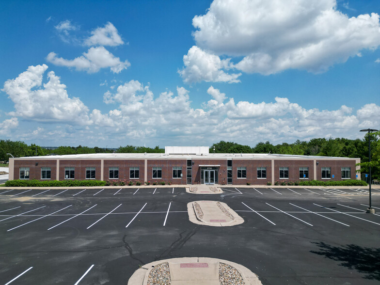 8700 Crescent Chase, Johnston, IA en alquiler - Foto del edificio - Imagen 2 de 13