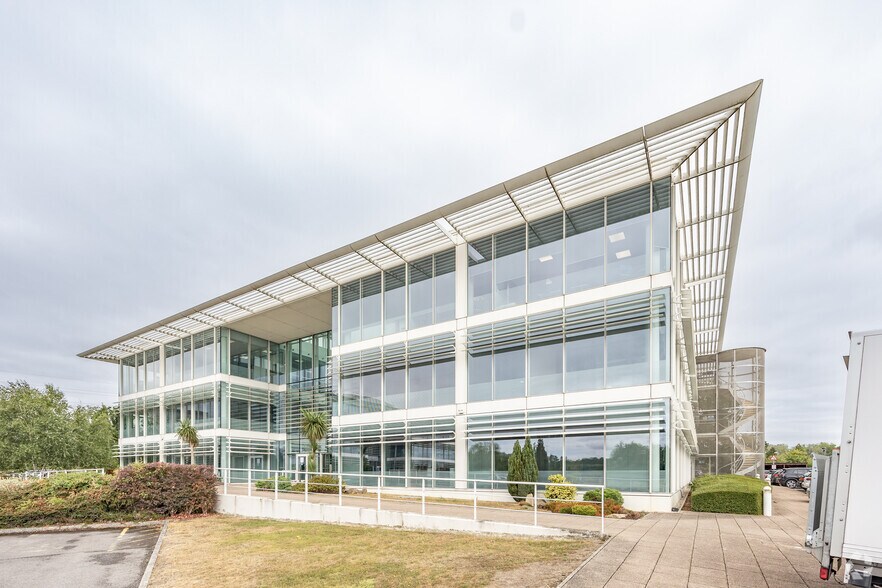 Whitehill Way, Swindon en alquiler - Foto del edificio - Imagen 3 de 4