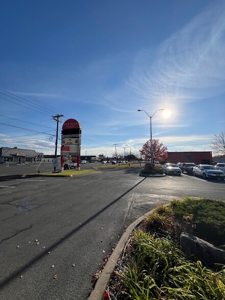 4631-4671 Commercial Dr, New Hartford, NY en alquiler - Foto del edificio - Imagen 3 de 14