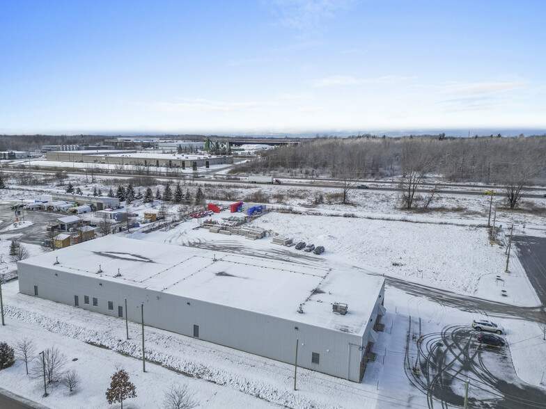 1090 Rue André-Liné, Granby, QC en alquiler - Foto del edificio - Imagen 3 de 7