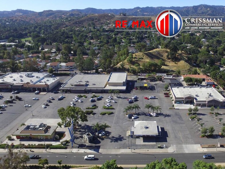 23718 Lyons Ave, Santa Clarita, CA en alquiler - Foto del edificio - Imagen 1 de 13