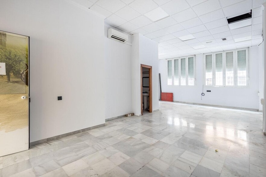 Local en Granada, Granada en venta - Foto del interior - Imagen 2 de 18