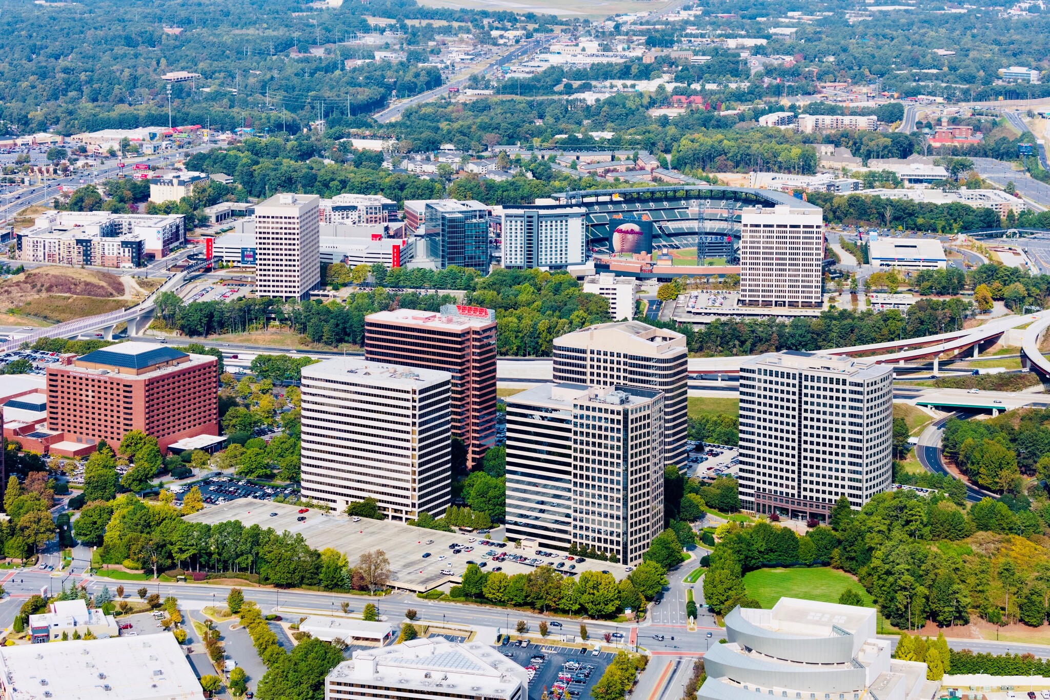 600 Galleria Pky SE, Atlanta, GA en alquiler Foto del edificio- Imagen 1 de 25