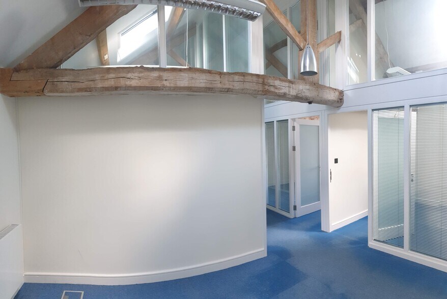 Home Farm Dr, Upton en alquiler - Foto del edificio - Imagen 3 de 4