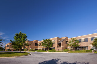 2 Crossing Way, Owings Mills, MD en alquiler Foto del edificio- Imagen 2 de 2