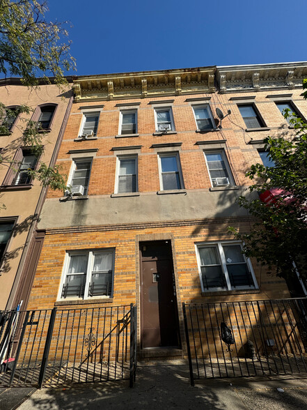 761 Seneca Ave, Ridgewood, NY en venta - Foto principal - Imagen 1 de 2