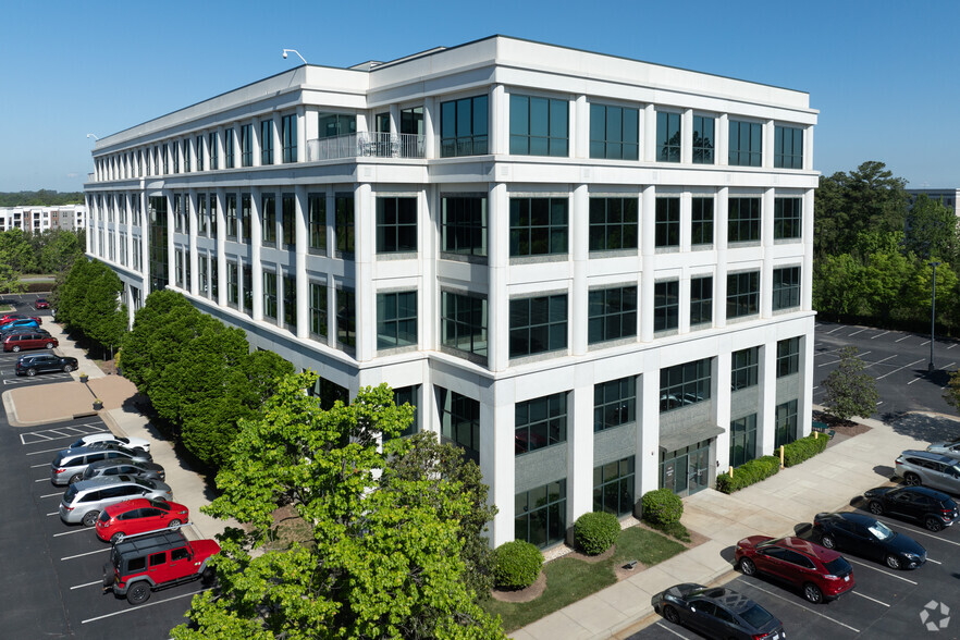 8041 Arco Corporate Dr, Raleigh, NC en alquiler - Foto del edificio - Imagen 1 de 23